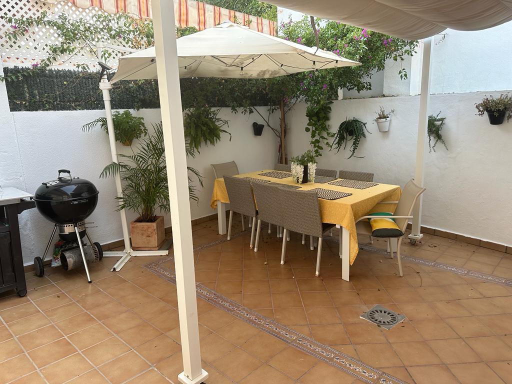 CASA ADOSADO EN LOS PACOS